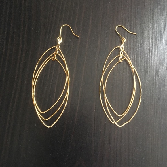 Gold dangling earrings - Picture 1 of 2
